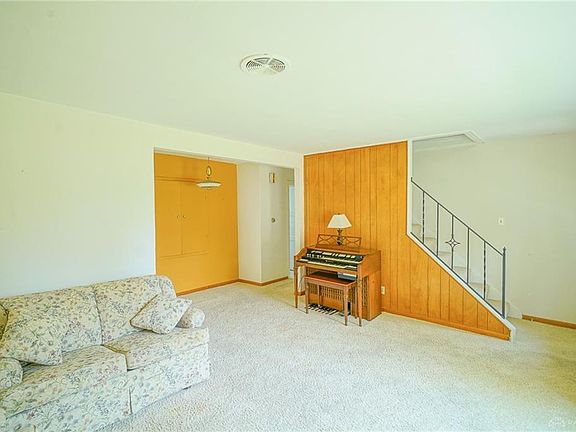 3rd image of 424 Ostrander Dr