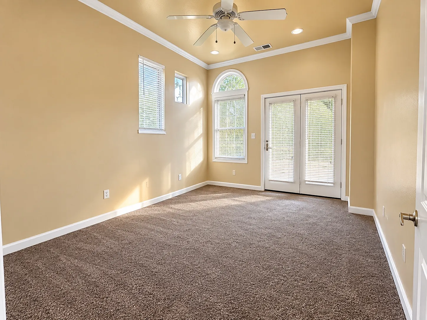 4 bed, 1.5 bath, $2,100 — Photo 4