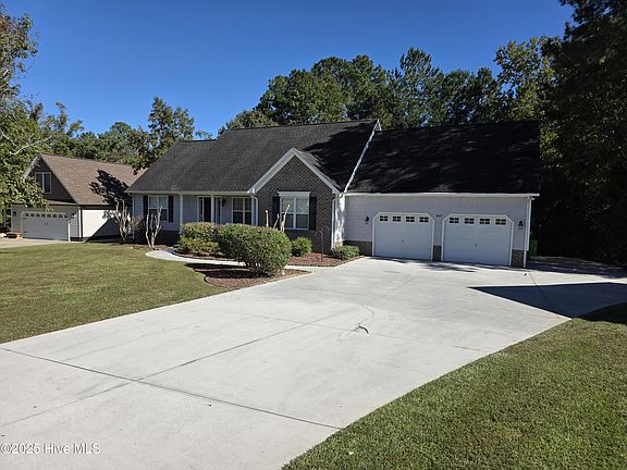 3rd image of 345 Farina Dr