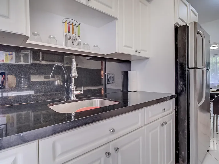 825 Jefferson Ave #2 — Photo 5