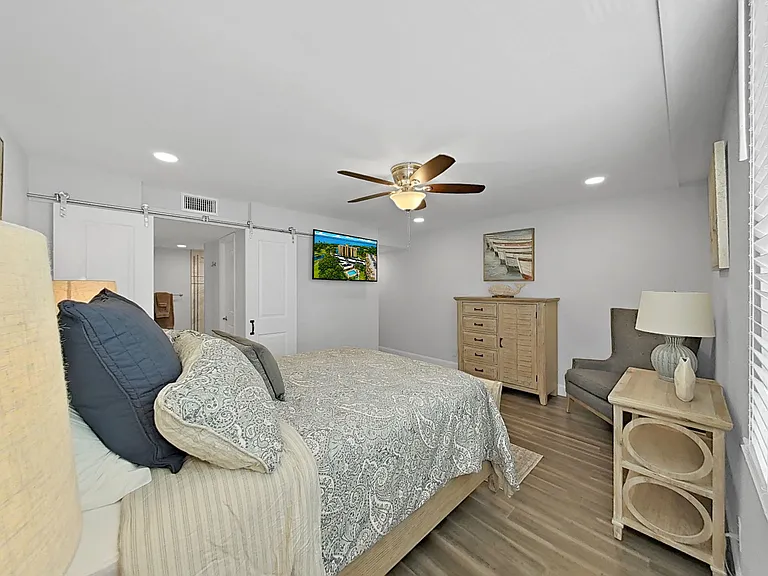 2620 Cove Cay Dr #403 — Photo 12