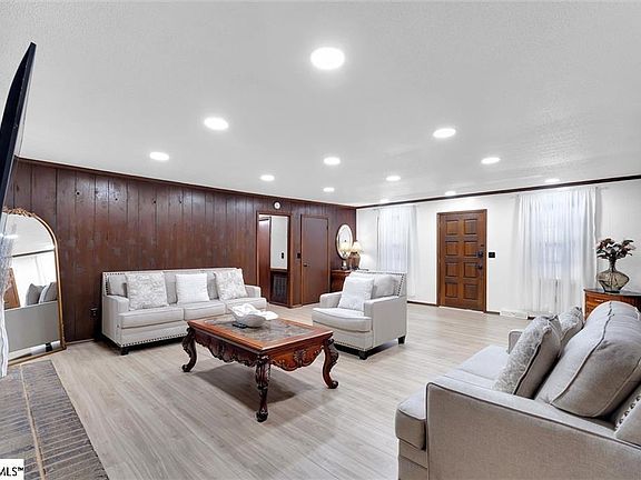 5th image of 105 Carswell Dr #4