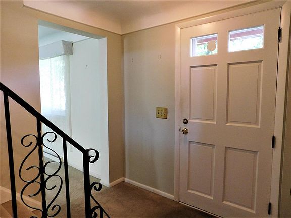 2nd image of 9533 Creekside Dr