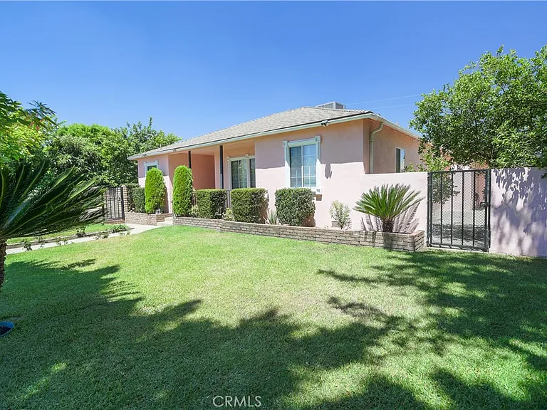 13951 Terra Bella St — Photo 3