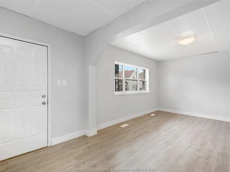 736 University Ave E #1 — Photo 2