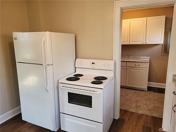 3rd image of 19-21 Weller Ave