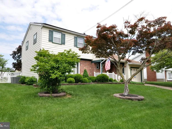 213 Regency Rd, Edgewater Park, NJ 08010