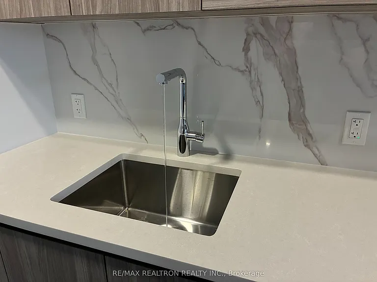 18 Esther Shiner Blvd #617 — Photo 8