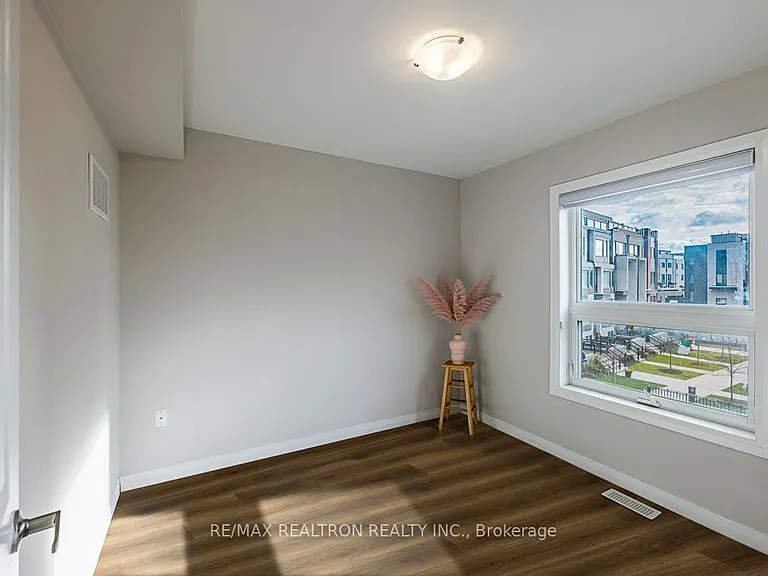 213 Downsview Park Blvd — Photo 17