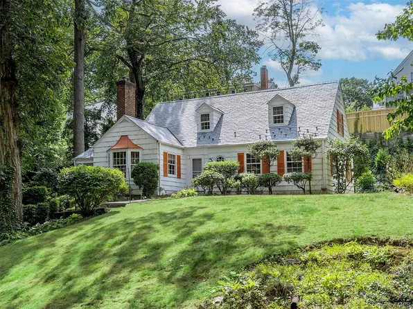 43 Amherst Road, Port Washington, NY 11050