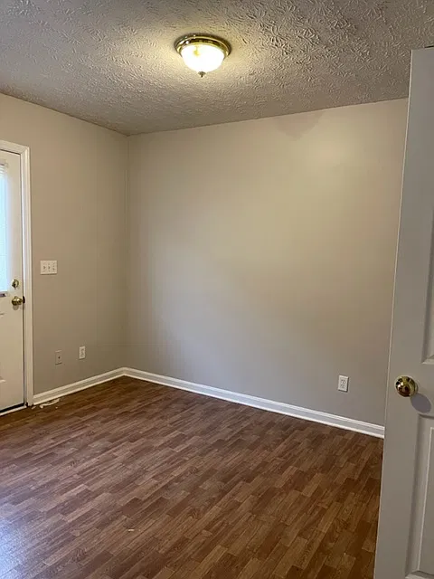2 bed, 1.5 bath, 900 sqft, $950 — Photo 4