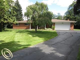 1st image of 824 Bow Ln