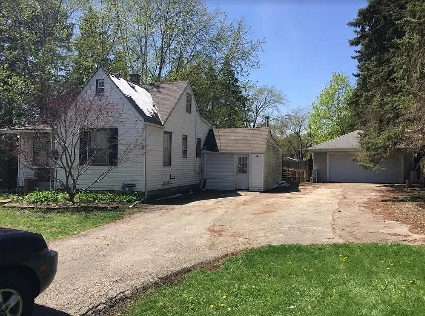 5912 Lee Ave photo 1