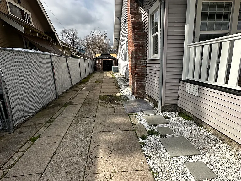 23 Rose Ave — Photo 2