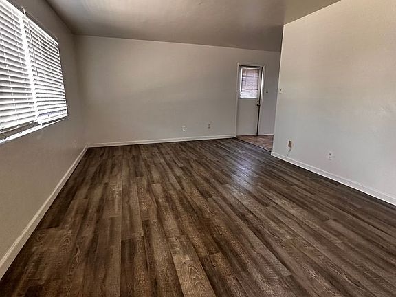 3rd image of 932 Princeton Ave #3