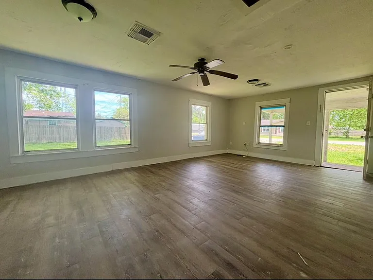 701 N Hackberry St — Photo 7
