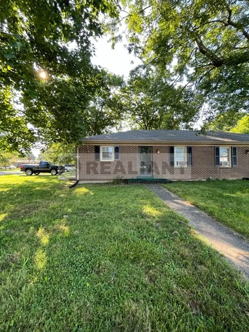 2 bed, 1.0 bath, 1100 sqft, $1,075 — Photo 1