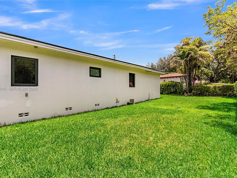 1015 Pizarro St — Photo 48