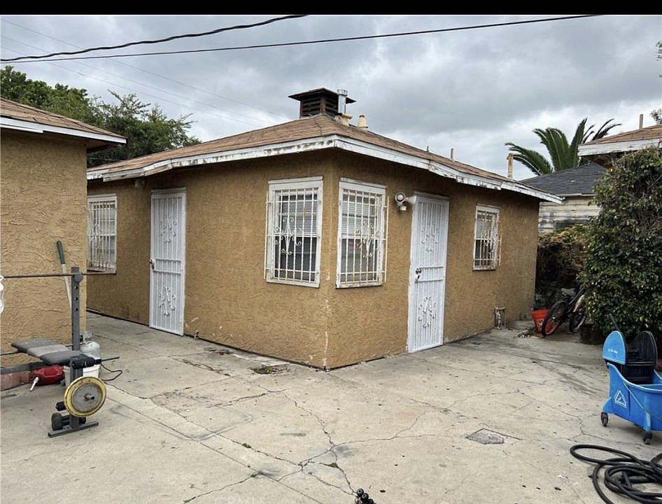 1st image of 903 N Poinsettia Ave