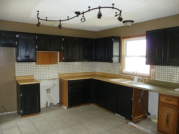 5th image of 601 Brookwood Dr