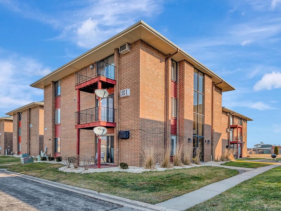 1st image of 15724 Terrace Dr #1