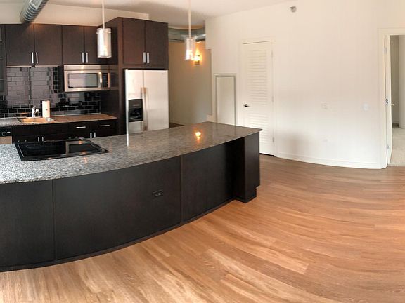 2nd image of 402 N Clark St #1305