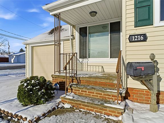 2nd image of 1216 E Miner Rd