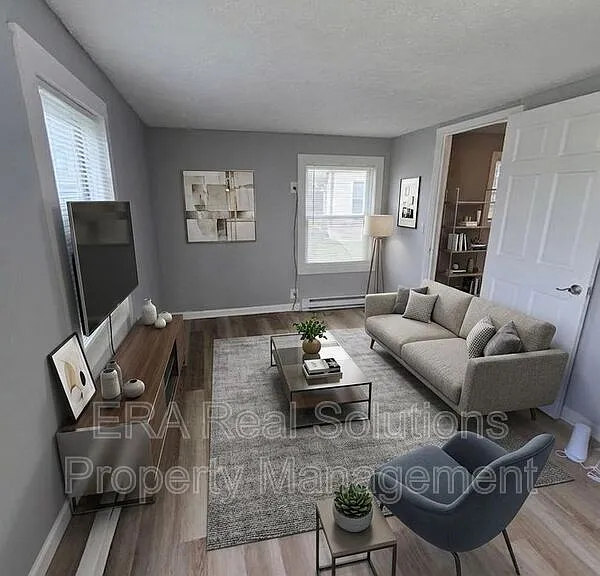 2400 Pomola St — Photo 6