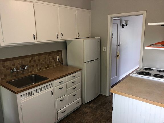 3rd image of 1824 W Riverside Ave