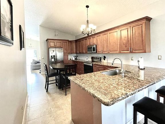 3rd image of 6373 Lansdowne Cir