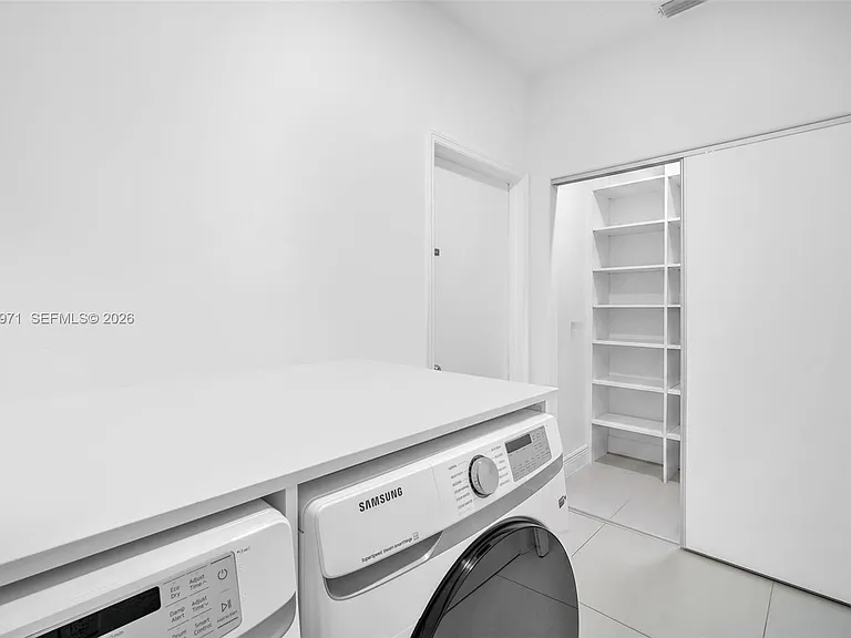 2163 Bay Ct — Photo 41