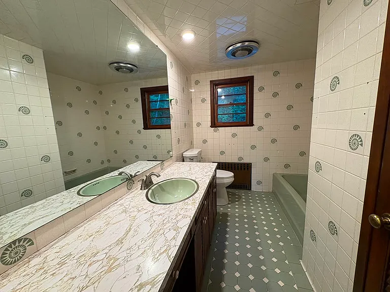 381 Colonial St — Photo 13