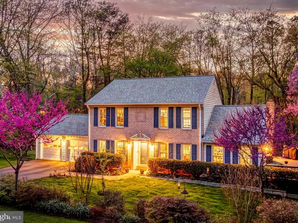10812 Hunt Club Rd, Reston, VA 20190