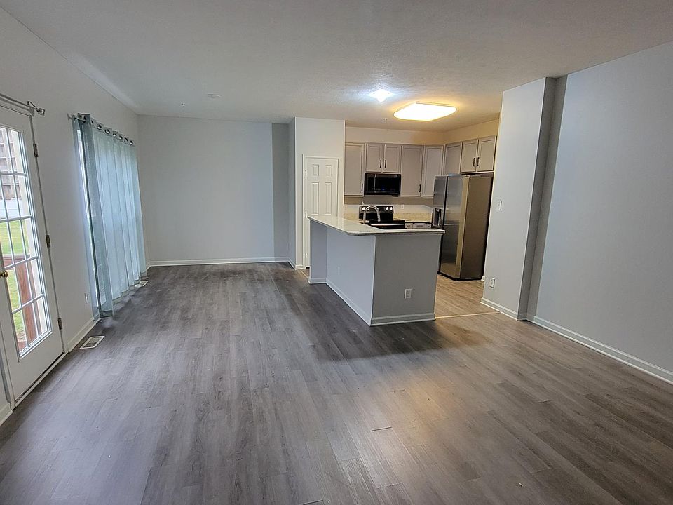 1st image of 2920 Cambridge Cir