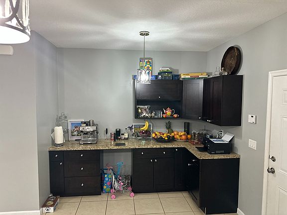 5th image of 2947 Saint Thomas Dr