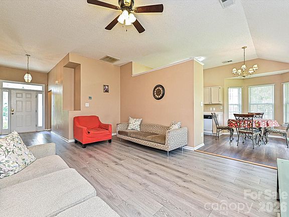 4th image of 13939 Dingess Rd