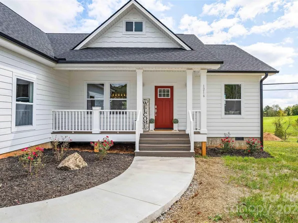 1216 Alexander Rd, Leicester, NC 28748