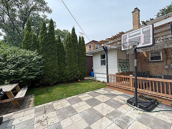 2nd image of 3105 W Jerome St