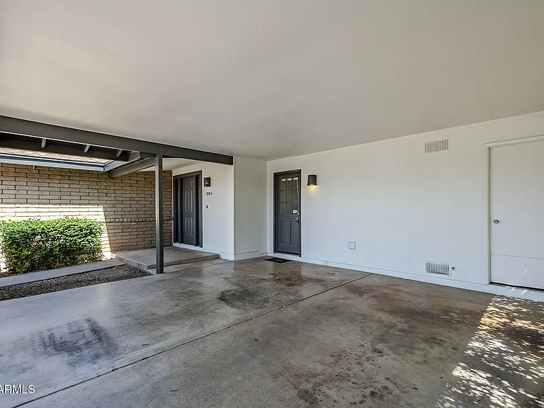 1904 E Manhatton Dr — Photo 5