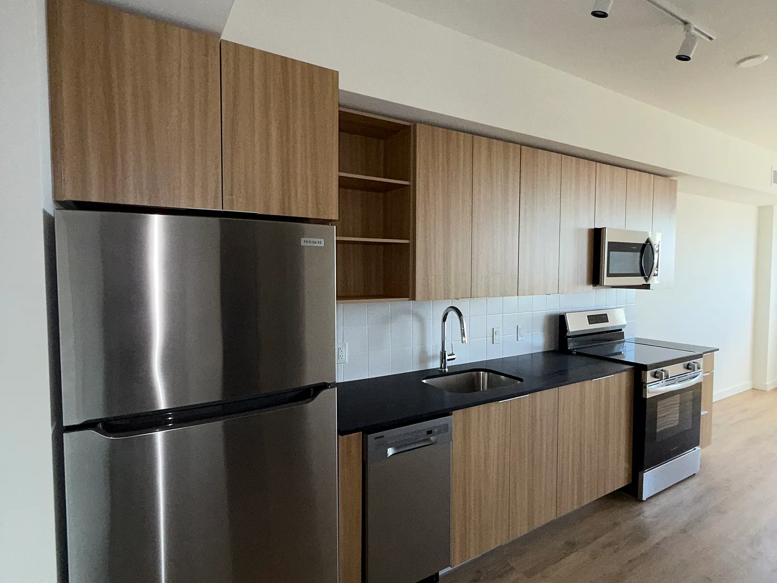 Studio, 520 sqft, $1,663 — Photo 2