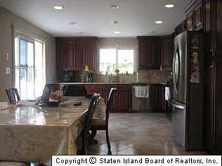 4th image of 27 Strawberry Ln