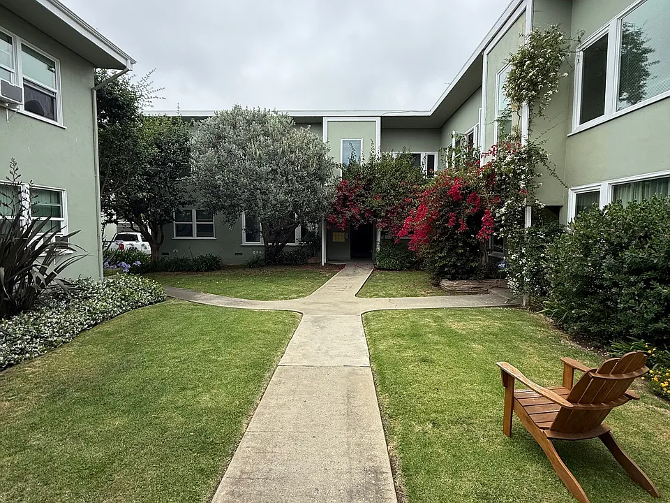 1035 3/4 N Sweetzer Ave #1035-3/4