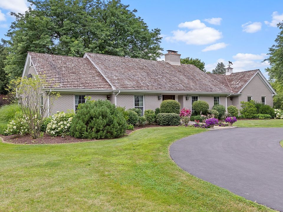 1st image of 46 Valley Dr