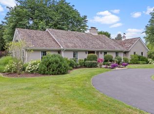 46 Valley Dr, Barrington, IL 60010