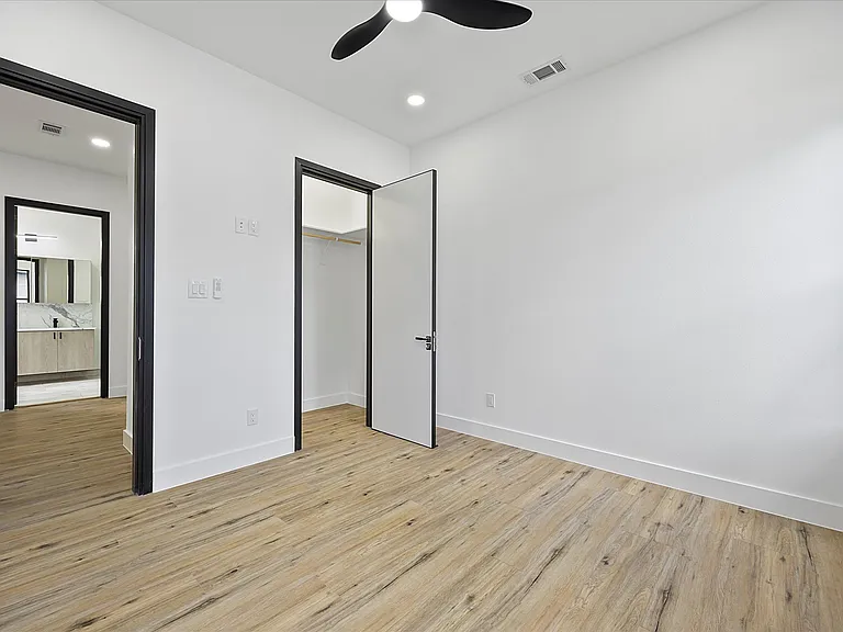 2811 Rodeo Dr — Photo 17