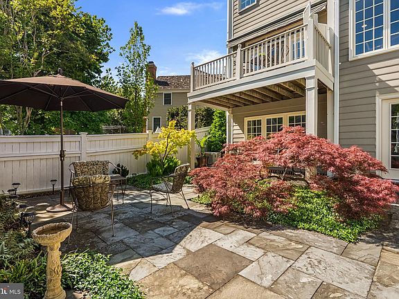 5th image of 3 Kent Gardens Cir