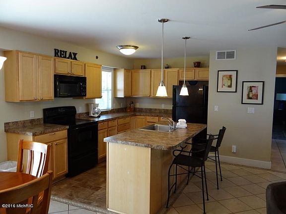 5th image of 320 Blue Star Hwy #30