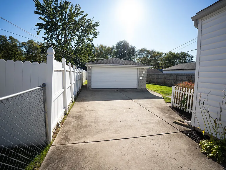 22932 Allor St — Photo 33