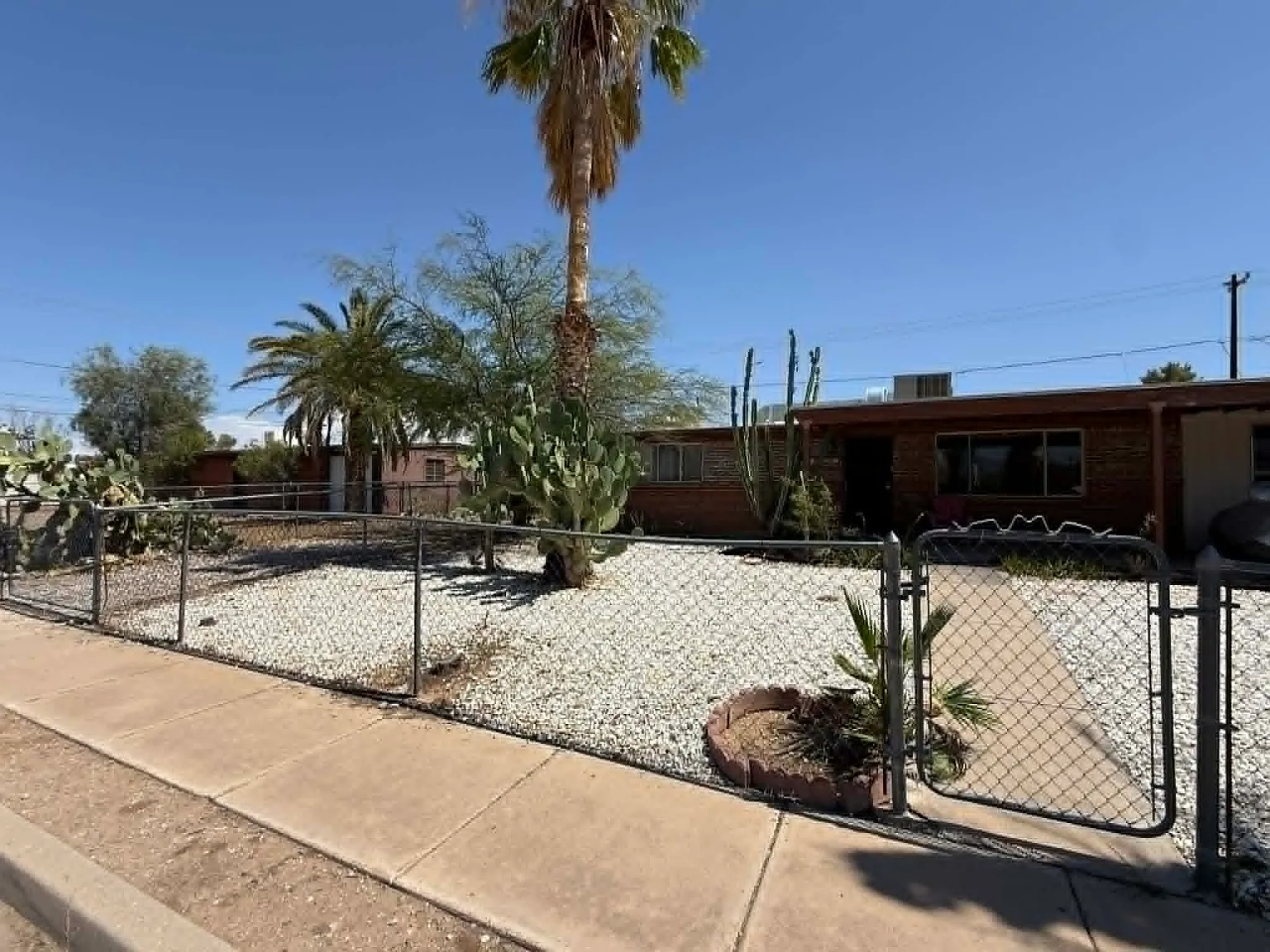 3 bed, 1.5 bath, 1593 sqft, $2,200 — Photo 4