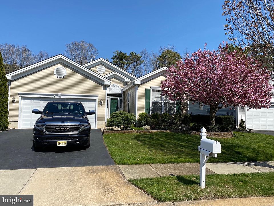 1st image of 100 Hyannis Ct